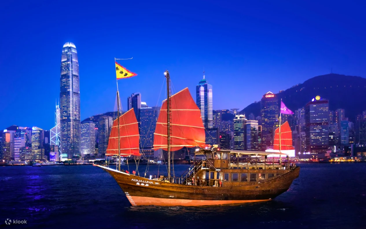 Aqua Luna Victoria Harbour Cruise Experience